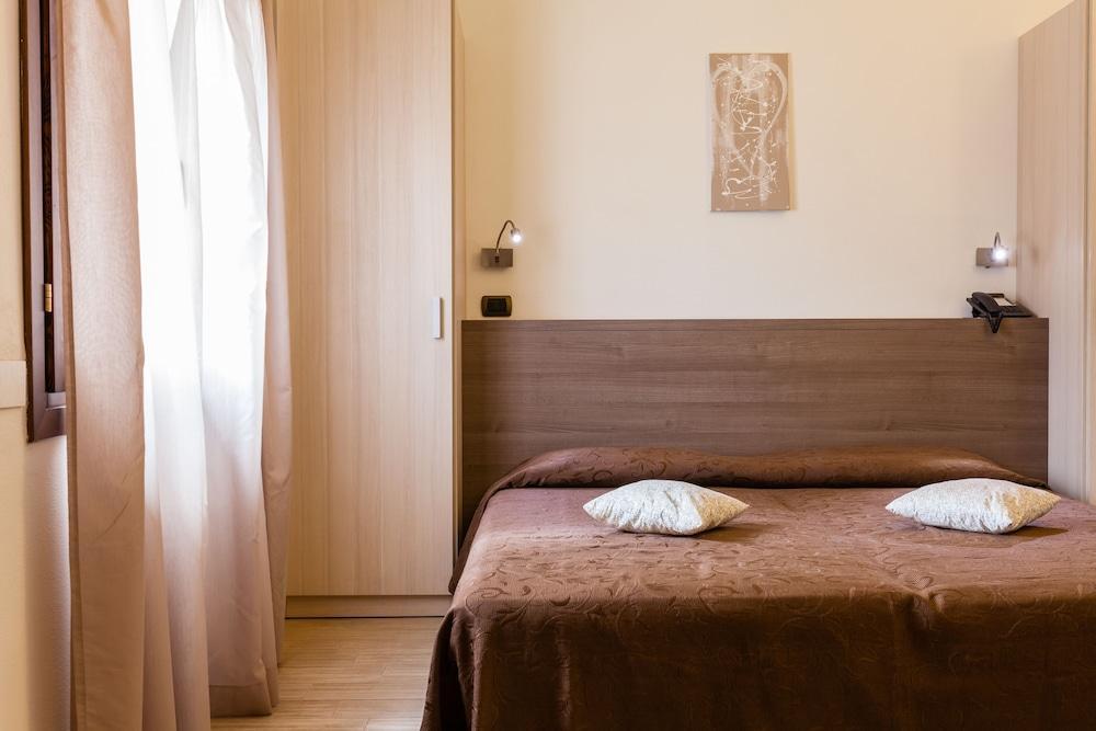 Hotel Club Viaggi Santo Stefano 马达莱纳 外观 照片