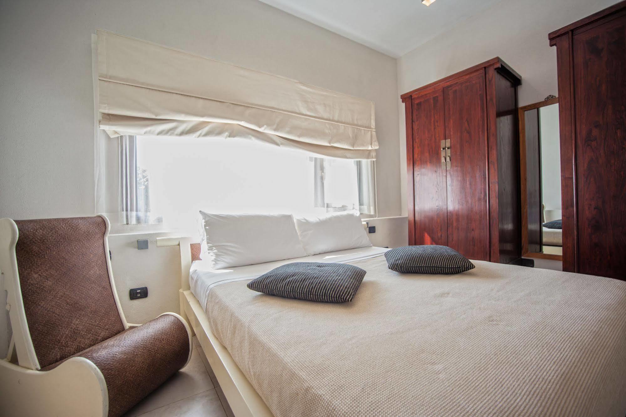 Hotel Club Viaggi Santo Stefano 马达莱纳 外观 照片