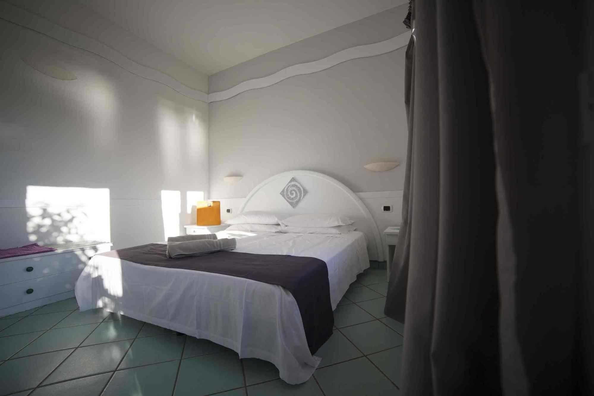 Hotel Club Viaggi Santo Stefano 马达莱纳 外观 照片