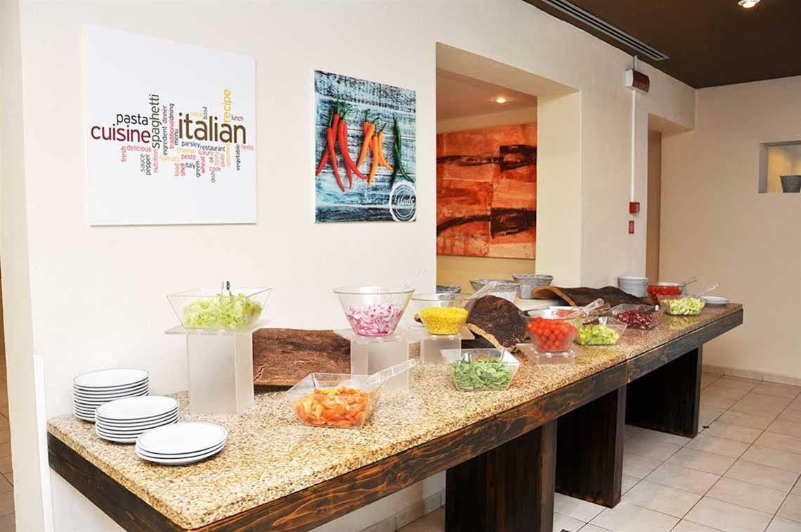 Hotel Club Viaggi Santo Stefano 马达莱纳 外观 照片