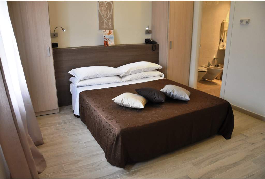 Hotel Club Viaggi Santo Stefano 马达莱纳 外观 照片